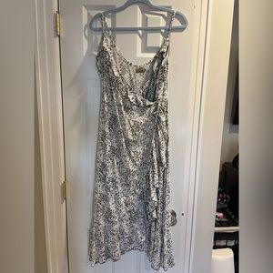 Easy wrap dress for summer, perfect with a jeans jacket or a heel.  Ruffle edge.
